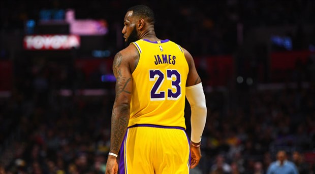 LeBron James rekor kırdı, Lakers kazandı