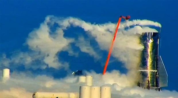 SpaceX roketi test sırasında patladı