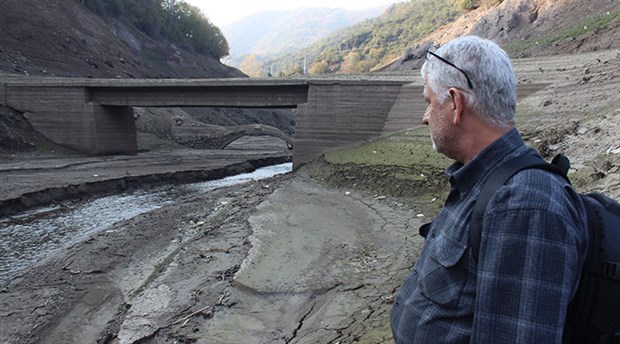 Barajdaki su seviyesi yüzde 18'e düşünce eski köprüler 20 yıl sonra ortaya çıktı