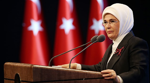 Yeni Akit yazarından Emine Erdoğan'a eleştiri