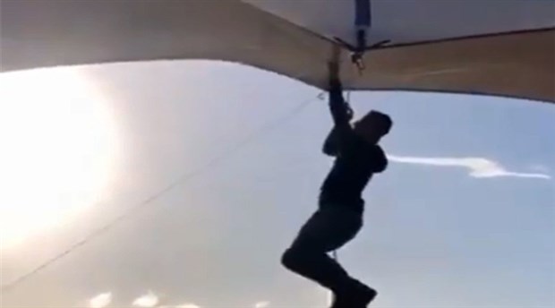Pazarcı uçmasını engellemeye çalıştığı çadırıyla birlikte uçtu