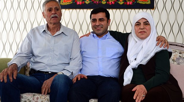 Selahattin Demirtaş’ın ailesi trafik kazası geçirdi