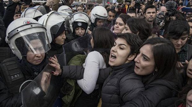 Kadıköy'de kadınların 'danslı ptotestosuna' ilişkin gözaltılara valilikten açıklama