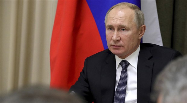 Putin'in 'nükleer füze fırlatma' çantası ilk kez görüntülendi
