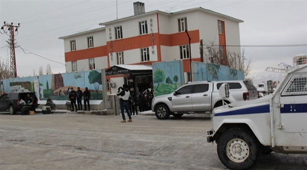 Yerlerine kayyum atanan HDP'li iki belediye başkanı tutuklandı