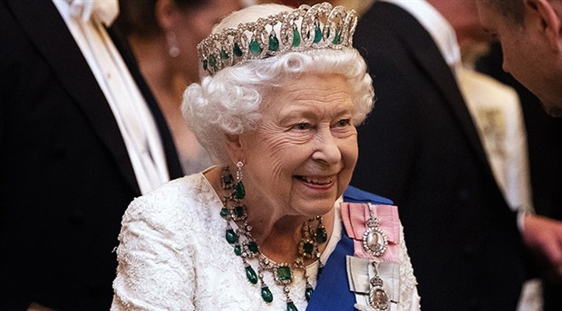 Kraliçe Elizabeth 50 bin sterline sosyal medya sorumlusu arıyor