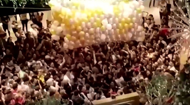 Avustralya'da AVM'de 'hediyeli balon' izdihamı: 17 kişi yaralandı