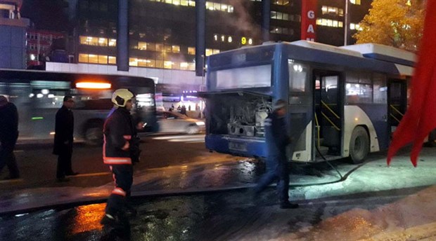 Ankara'da içerisinde yolcuların bulunduğu otobüs alev aldı