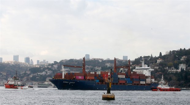 Boğaz'da gemi karaya oturdu, yandaşlar Kanal İstanbul'a bağladı!
