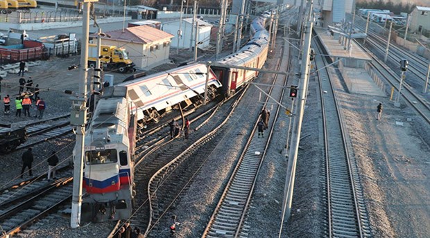 Doğu Ekspresi treni Ankara'da raydan çıktı