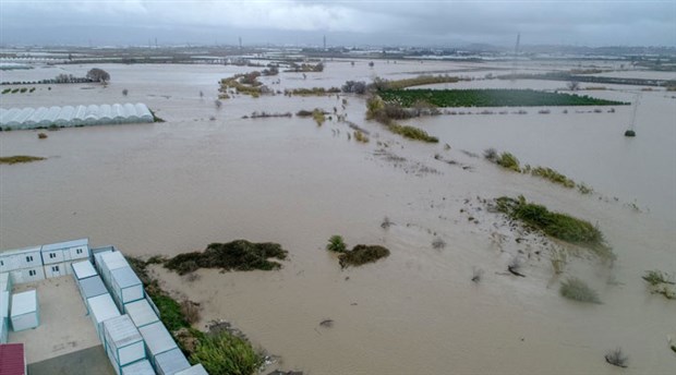 Antalya'da şiddetli yağış, fırtına ve hortum, tarım alanlarını vurdu