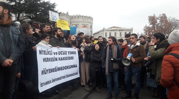 İstanbul Üniversitesi'nde öğrencilere copla şiddet uygulayan bir polis görevden uzaklaştırıldı