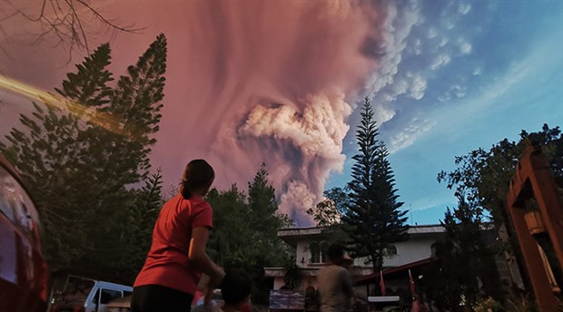Filipinler'de yanardağ harekete geçti: Tehlike seviyesi 4'e çıkarıldı