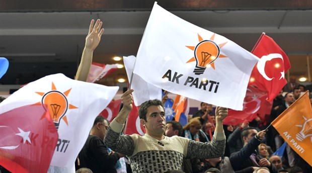 AKP'de 'Gelecek Partisi' istifası