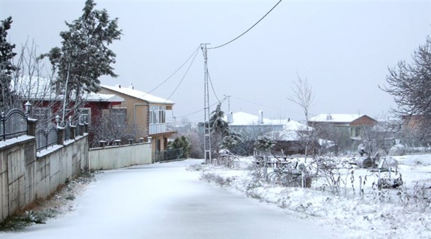 İstanbul'da kar kapıya dayandı: Silivri ve Çatalca beyaza büründü