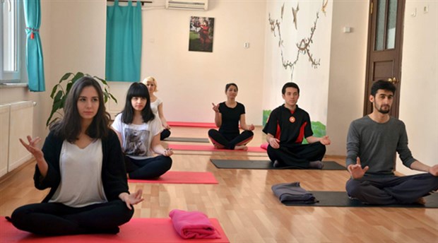 MEB'den okullara yoga talimatı: Farklı amaçlarla din istismar ediliyor