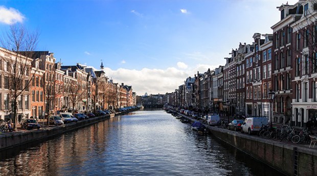 Amsterdam Belediyesi gençlerin borcunu satın alacak