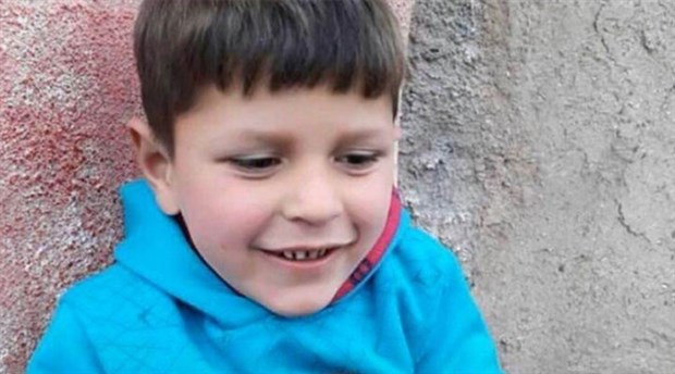 Kaybolduktan sonra metruk bir evde ağır yaralı halde bulunan 8 yaşındaki çocuk hayatını kaybetti