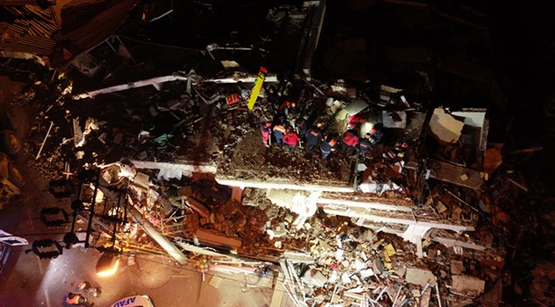 Elazığ'da 6,8 büyüklüğünde deprem: 18 can kaybı