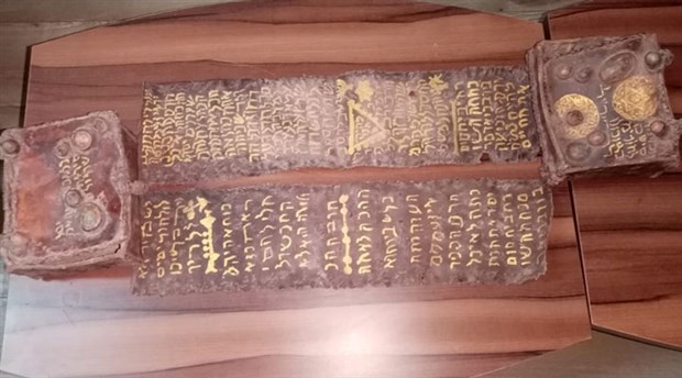 Bursa'da ceylan derisi üzerine yazılmış Tevrat ele geçirildi