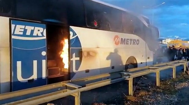 Metro Turizm otobüsü içinde yolcular varken alev aldı