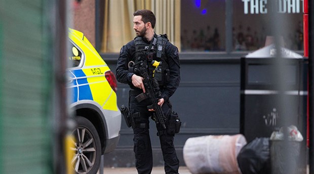 Londra'da bıçaklı saldırı: Yaralılar var