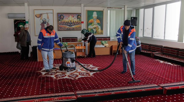 Adana Büyükşehir’den ibadethanelerde temizlik çalışması