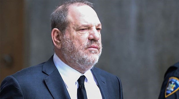 Cinsel istismarla suçlanan Hollywood yapımcısı Weinstein davasında tanık kadın kriz geçirdi!