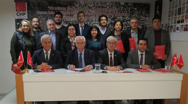 CHP İzmir, 'İnsan Haklarına Dayalı Örgütlenme ve Stratejisi' belgesini yayımladı