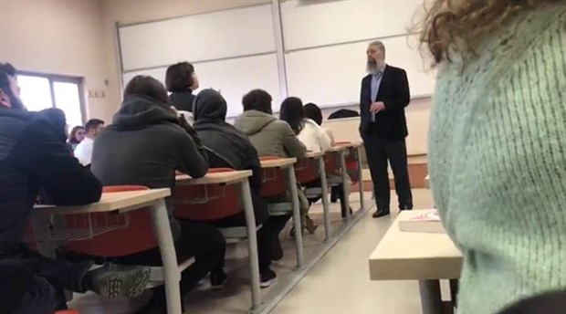 YTÜ'lü öğrenciler, pedofiliyi öven profesörün dersini terk etti