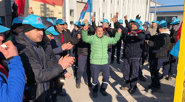 Fabrika önünde çiftetelliye protesto: Bodo Bode işçisi şalter indirdi