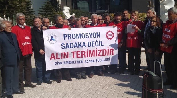 Emekliler Adana'da sokağa çıktı: 13 milyon emekli aldıkları maaşla geçinemiyor