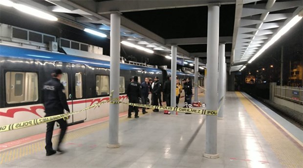 İzmir'de metro hattına atlayan kişi yaşamını yitirdi