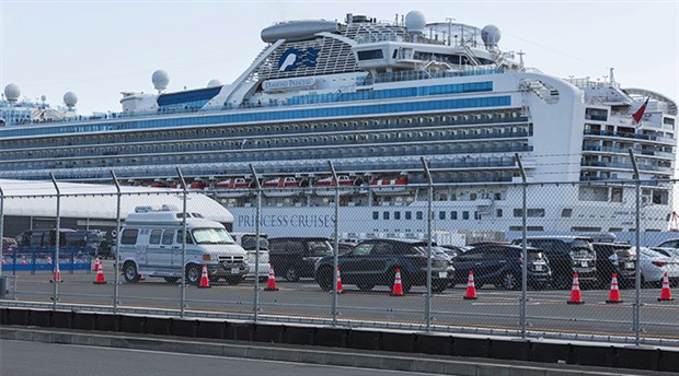 Karantinaya alınan yolcu gemisindeki 2 kişi öldü