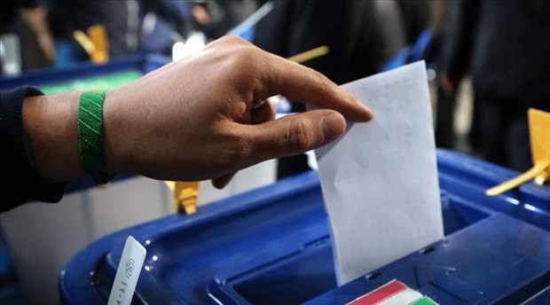 İran'da Meclis seçimleri için oy verme süreci başladı