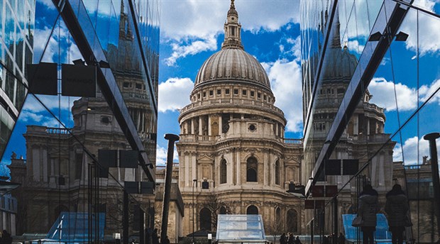 Londra'daki St Paul Katedrali'ne bombalı saldırı planlarken suçüstü yakalandı