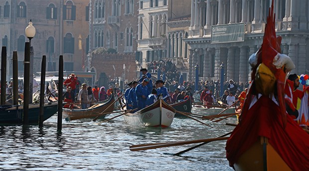 Koronavirüs nedeniyle Venedik Karnavalı iptal edildi