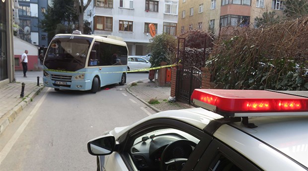 Kadıköy'de güzergah dışına çıkan minibüsün çarptığı yaşlı kadın öldü