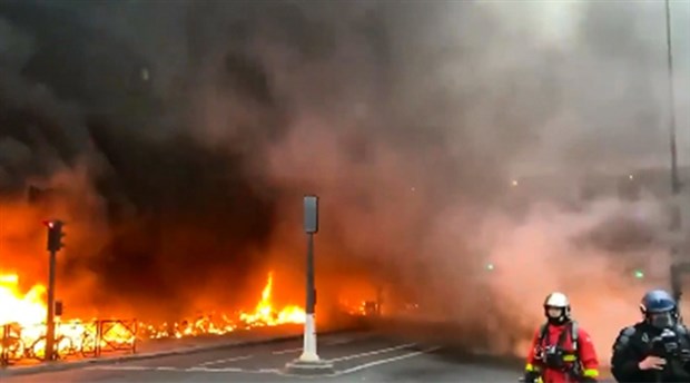 Paris'te tren istasyonunda yangın: Yolcular tahliye edildi