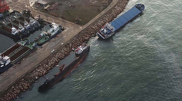 Tuzla'da sürüklenen gemi başka bir gemiye çarptı