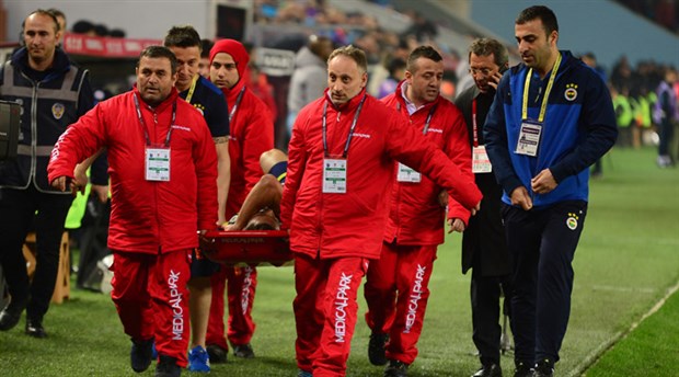 Fenerbahçe'de Simon Falette hastaneye kaldırıldı