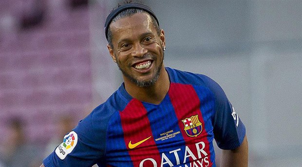 Evrakta sahtecilik şüphesiyle gözaltına alınan Ronaldinho serbest bırakıldı
