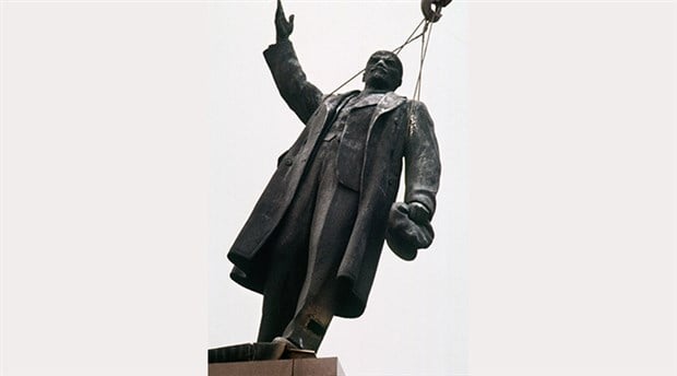 Maden kentinde 2.15 metrelik Lenin heykeli: Good bye değil, willkommen Lenin