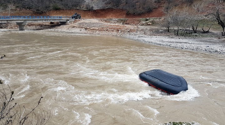 Munzur Nehri'nde JAK timinin botu devrildi: 1 asker kayıp