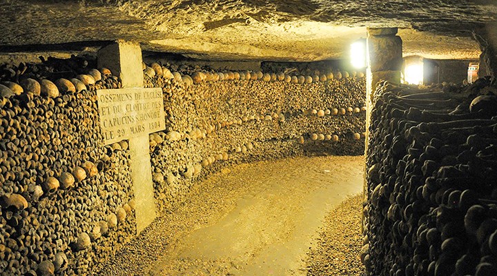 Paris'in yeraltı mezarları online ziyaretçiye açık