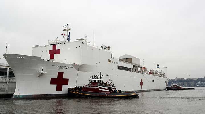 ABD donanmasına ait hastane gemisi New York'a geldi
