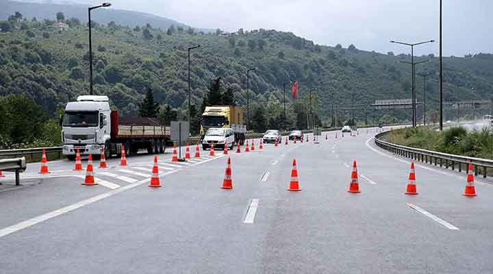 Anadolu Otoyolu'nda 2 gişe  trafiğe kapatıldı