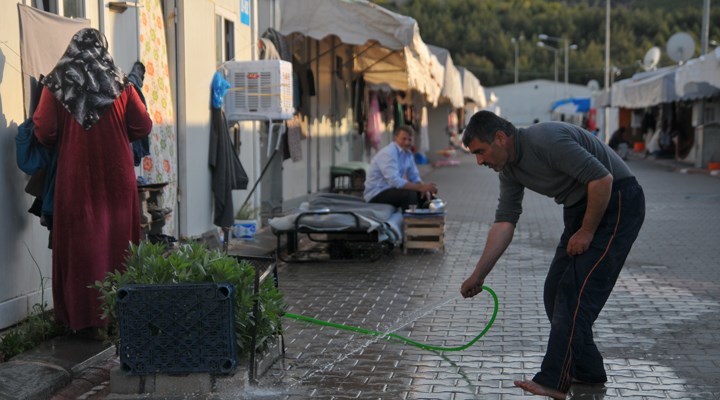 Yunanistan’da bir göçmen kampındaki 20 kişide koronavirüs tespit edildi