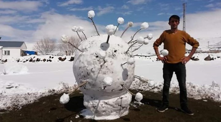 Ardahan'da kardan koronavirüs yaptılar