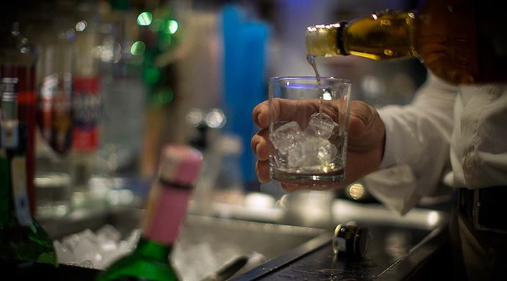 Koronavirüse iyi geliyor söylentileri Rusya’da alkol satışını yasaklattı
